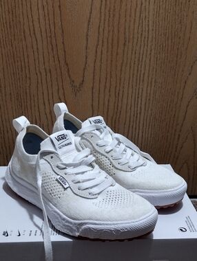 VANS UltraRange NEO VR3 True White Skate Shoes Unisex Women's 7.5  Men's 6 NEW